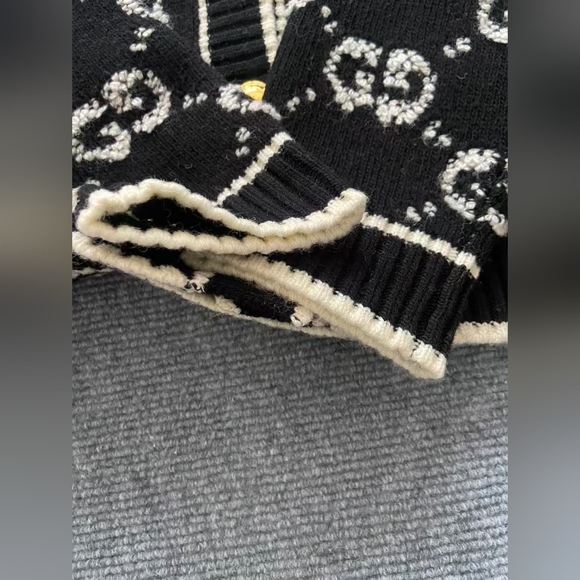 Gucci Black & White GG Jacquard Knit Cardigan - Picture 4 of 7